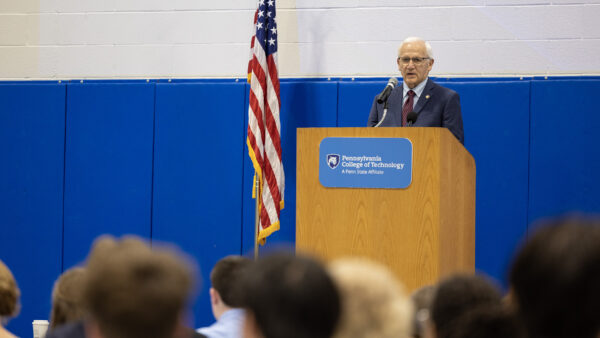 Sen. Yaw Hosts Government Seminar for Area High School Students