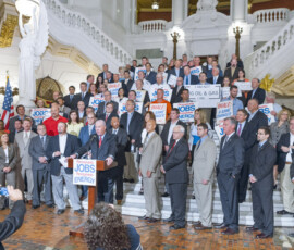 June 23, 2015 - Senator Yaw joined Pennsylvanians from manufacturing, small business, education, labor and supply chain companies in the Capitol Rotunda to highlight the economic and job creation benefits of responsible shale gas development. 06/23/15